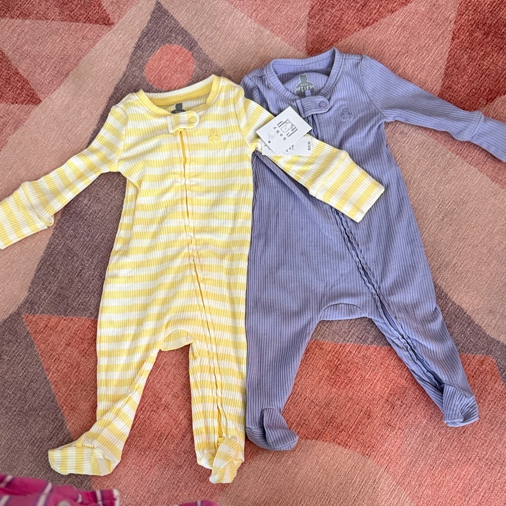 GAP 0-3 months onesies (yellow nwt)
